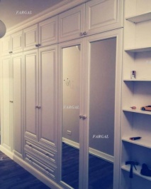 Встроенные шкафы к классическом стиле на заказ